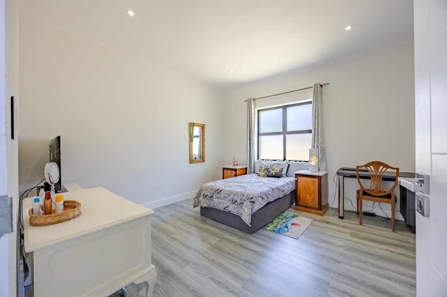 4 Bedroom Property for Sale in Crofters Valley Western Cape